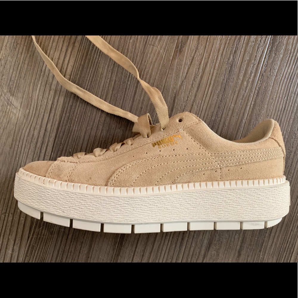 Tan Platform Pumas